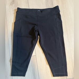 Cariloha Women's Black Capri Leggings with Pockets